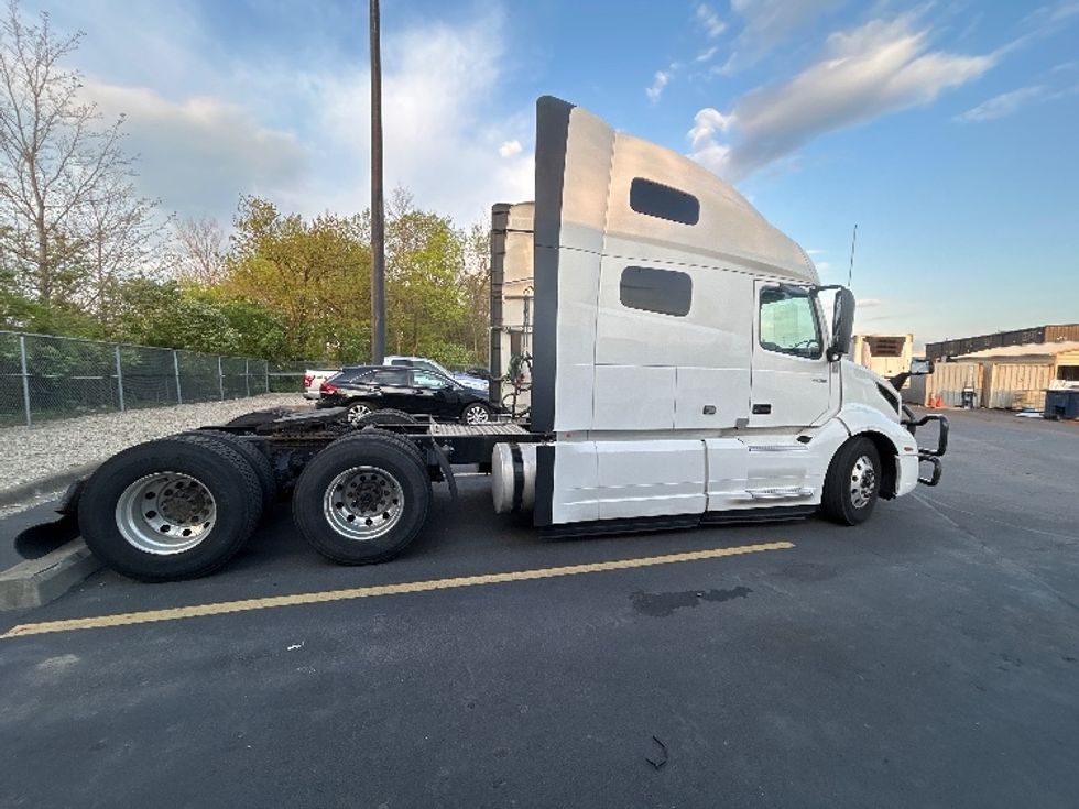 Sleeper Tractor-Heavy Duty Tractors-Volvo-2022-VNL64760-Obetz-OH-348,735\n\t\tmiles-$ 90,000 - Image 8