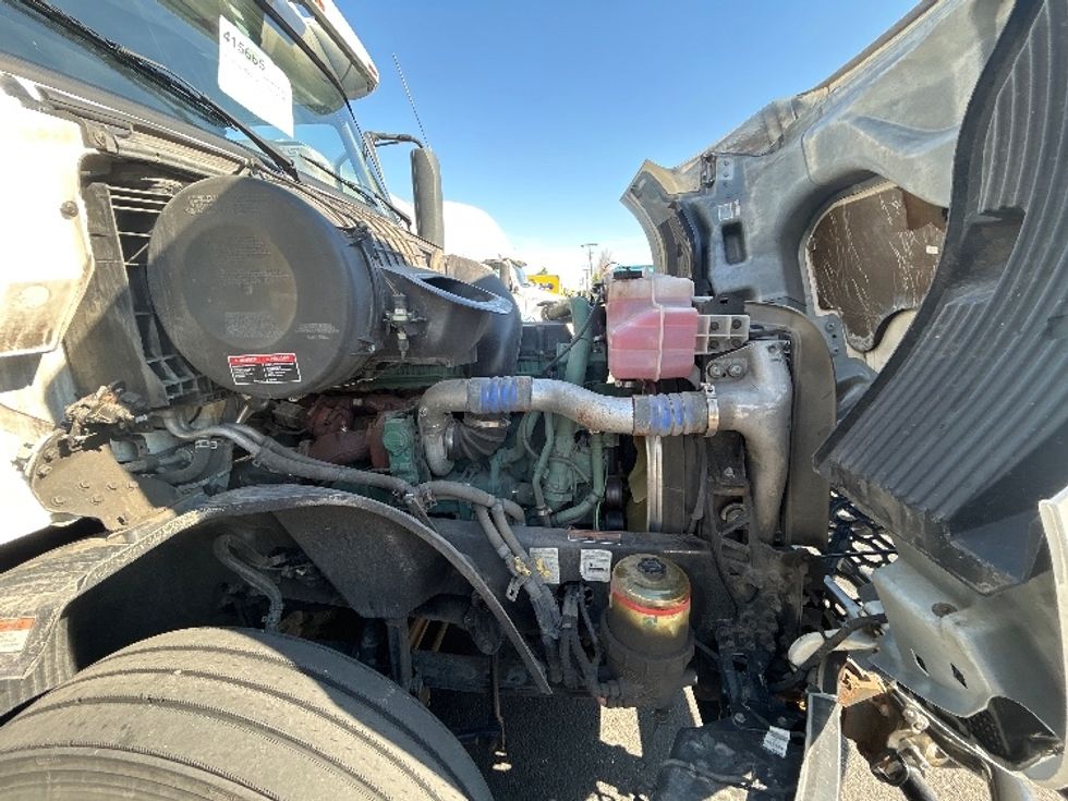 Sleeper Tractor-Heavy Duty Tractors-Volvo-2022-VNL64760-Obetz-OH-382,074\n\t\tmiles-$ 82,750 - Image 20