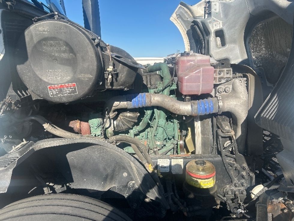 Sleeper Tractor-Heavy Duty Tractors-Volvo-2022-VNL64760-Obetz-OH-405,852\n\t\tmiles-$ 80,500 - Image 20