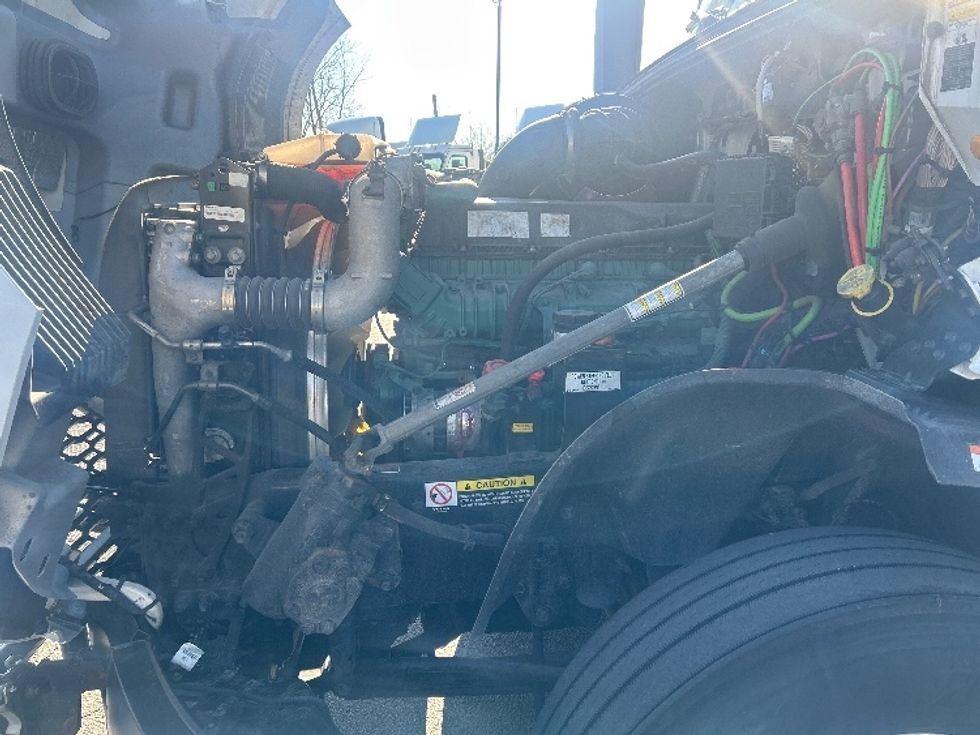 Sleeper Tractor-Heavy Duty Tractors-Volvo-2022-VNL64760-Obetz-OH-405,852\n\t\tmiles-$ 80,500 - Image 21