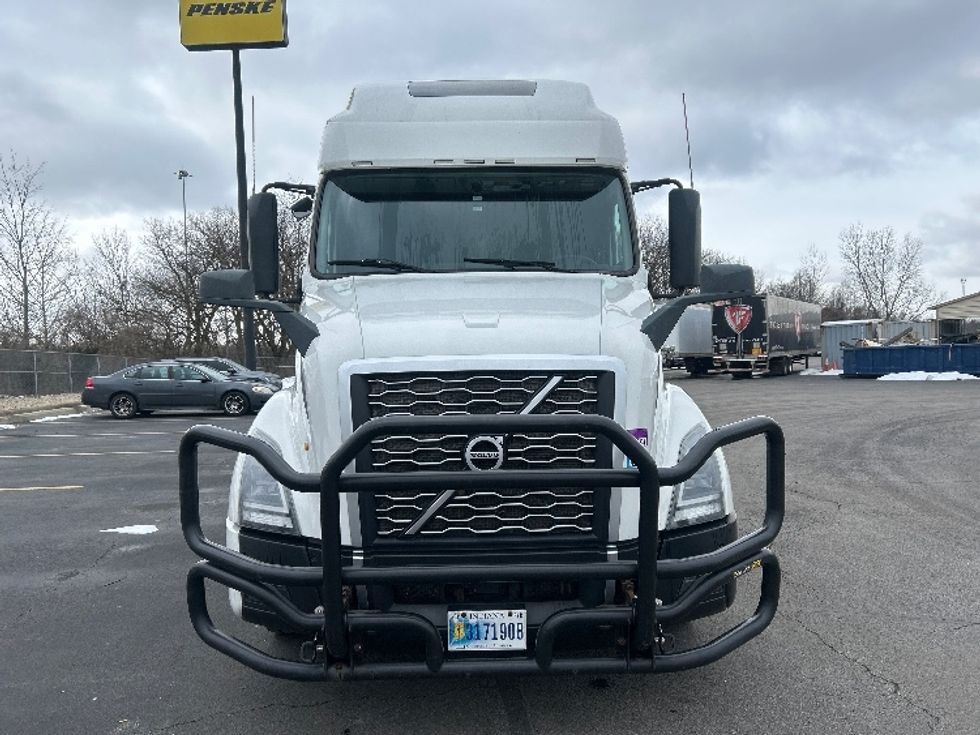 Sleeper Tractor-Heavy Duty Tractors-Volvo-2022-VNL64760-Obetz-OH-431,422\n\t\tmiles-$ 77,500 - Image 2