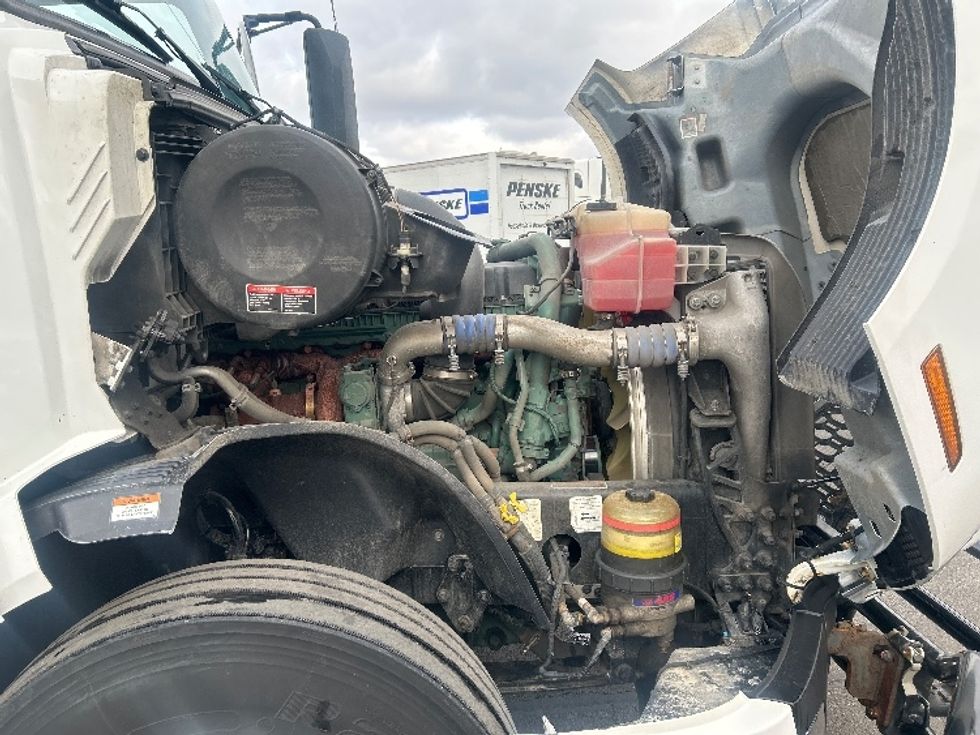 Sleeper Tractor-Heavy Duty Tractors-Volvo-2022-VNL64760-Obetz-OH-431,422\n\t\tmiles-$ 77,500 - Image 20