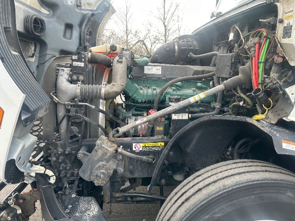 Sleeper Tractor-Heavy Duty Tractors-Volvo-2022-VNL64760-Obetz-OH-431,422\n\t\tmiles-$ 77,500 - Image 21