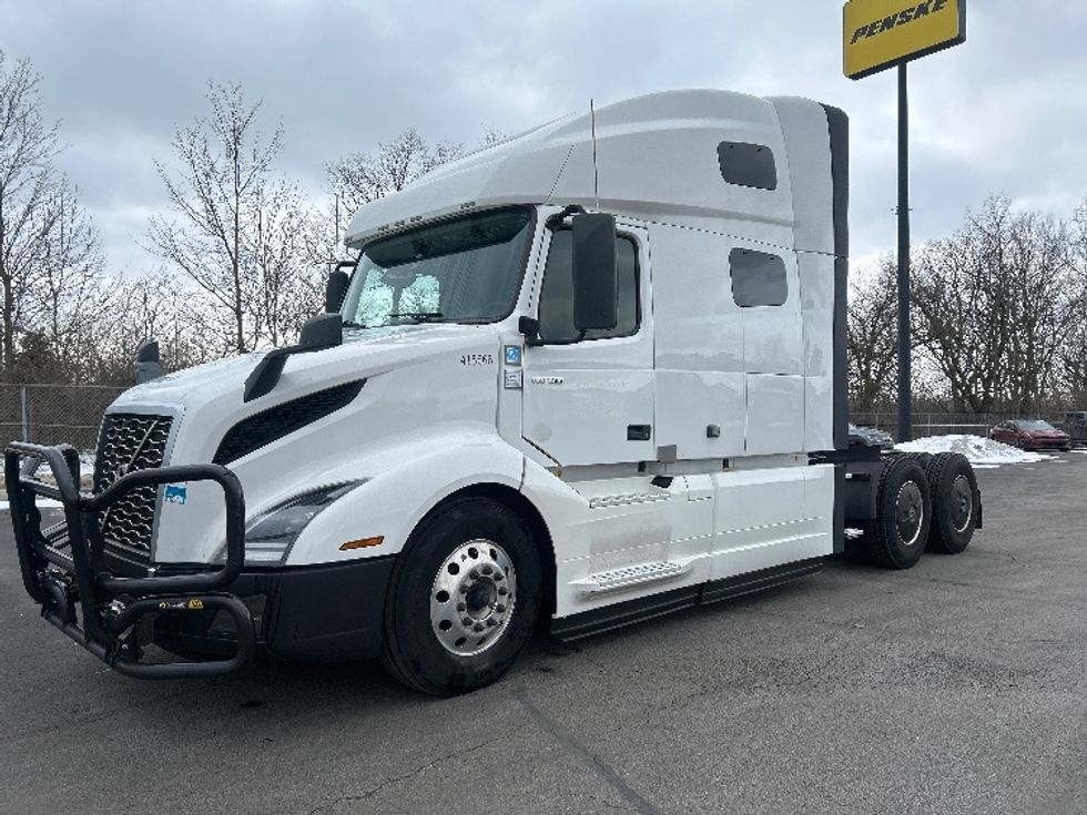 Sleeper Tractor-Heavy Duty Tractors-Volvo-2022-VNL64760-Obetz-OH-431,422\n\t\tmiles-$ 77,500 - Image 3