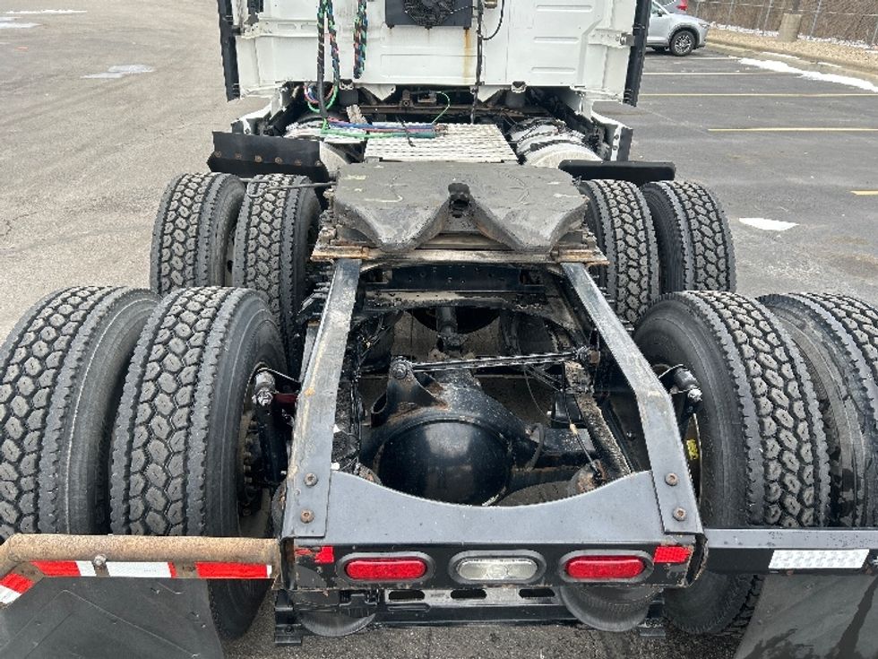 Sleeper Tractor-Heavy Duty Tractors-Volvo-2022-VNL64760-Obetz-OH-431,422\n\t\tmiles-$ 77,500 - Image 6