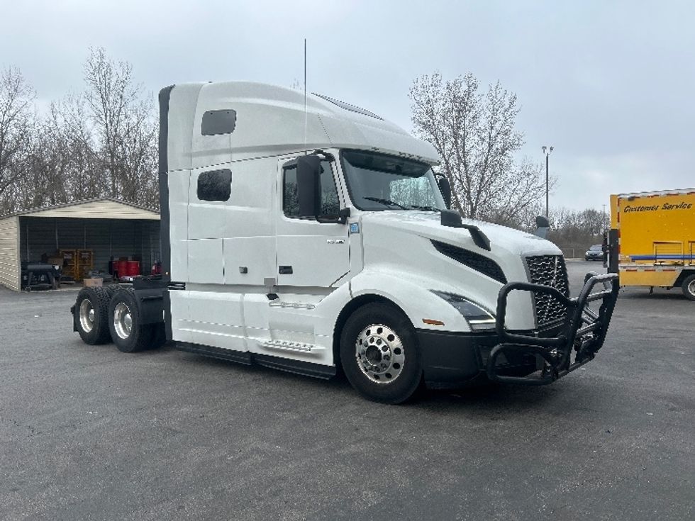 Sleeper Tractor-Heavy Duty Tractors-Volvo-2022-VNL64760-Obetz-OH-463,109\n\t\tmiles-$ 73,750 - Image 1