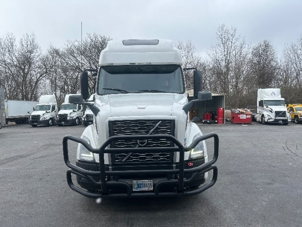 Sleeper Tractor-Heavy Duty Tractors-Volvo-2022-VNL64760-Obetz-OH-463,109\n\t\tmiles-$ 73,750 - Image 2