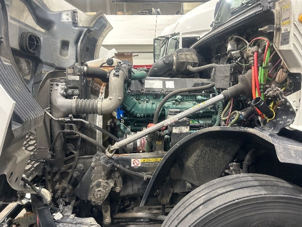 Sleeper Tractor-Heavy Duty Tractors-Volvo-2022-VNL64760-Obetz-OH-463,109\n\t\tmiles-$ 73,750 - Image 21