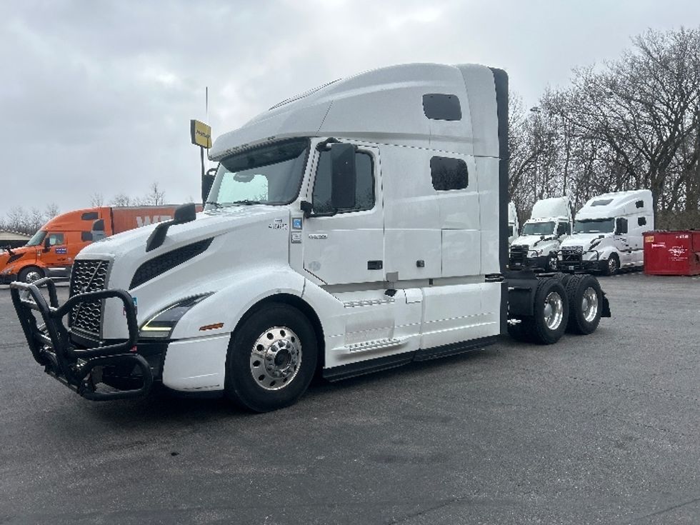 Sleeper Tractor-Heavy Duty Tractors-Volvo-2022-VNL64760-Obetz-OH-463,109\n\t\tmiles-$ 73,750 - Image 3