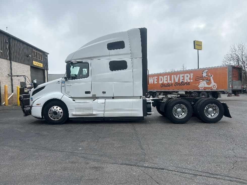 Sleeper Tractor-Heavy Duty Tractors-Volvo-2022-VNL64760-Obetz-OH-463,109\n\t\tmiles-$ 73,750 - Image 4