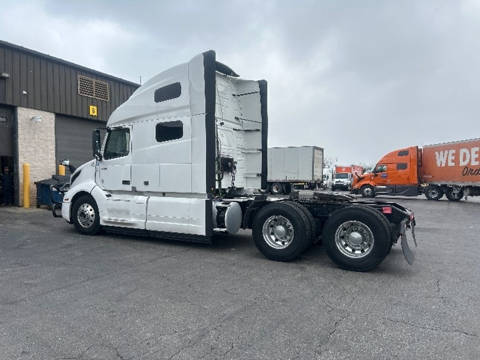 Sleeper Tractor-Heavy Duty Tractors-Volvo-2022-VNL64760-Obetz-OH-463,109\n\t\tmiles-$ 73,750 - Image 5