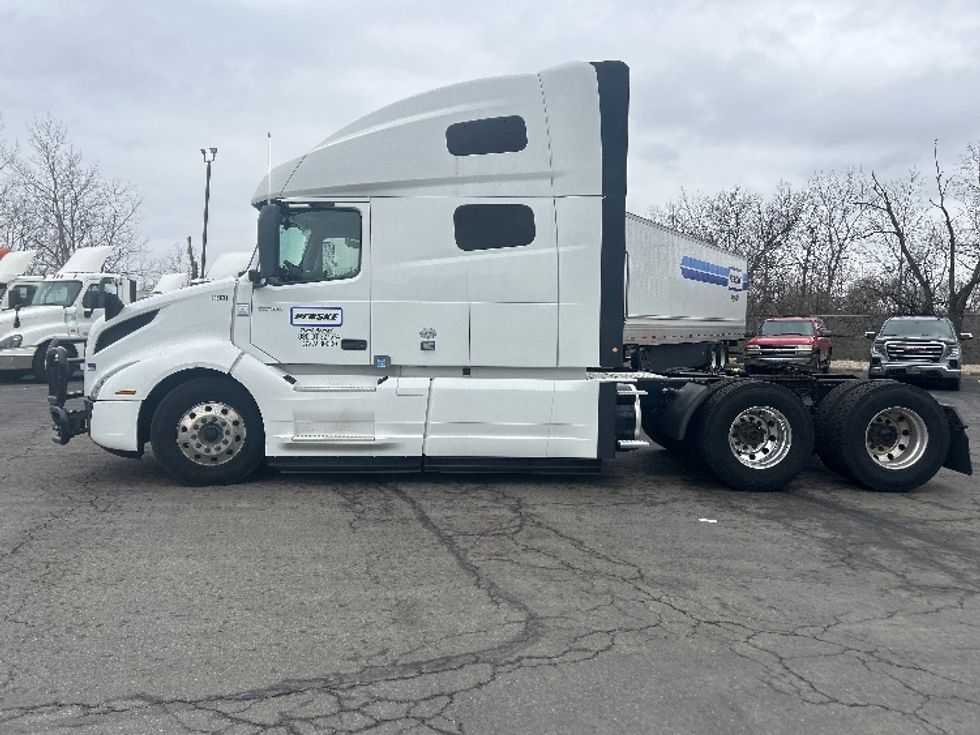 Sleeper Tractor-Heavy Duty Tractors-Volvo-2022-VNL64760-Obetz-OH-493,733\n\t\tmiles-$ 71,000 - Image 4