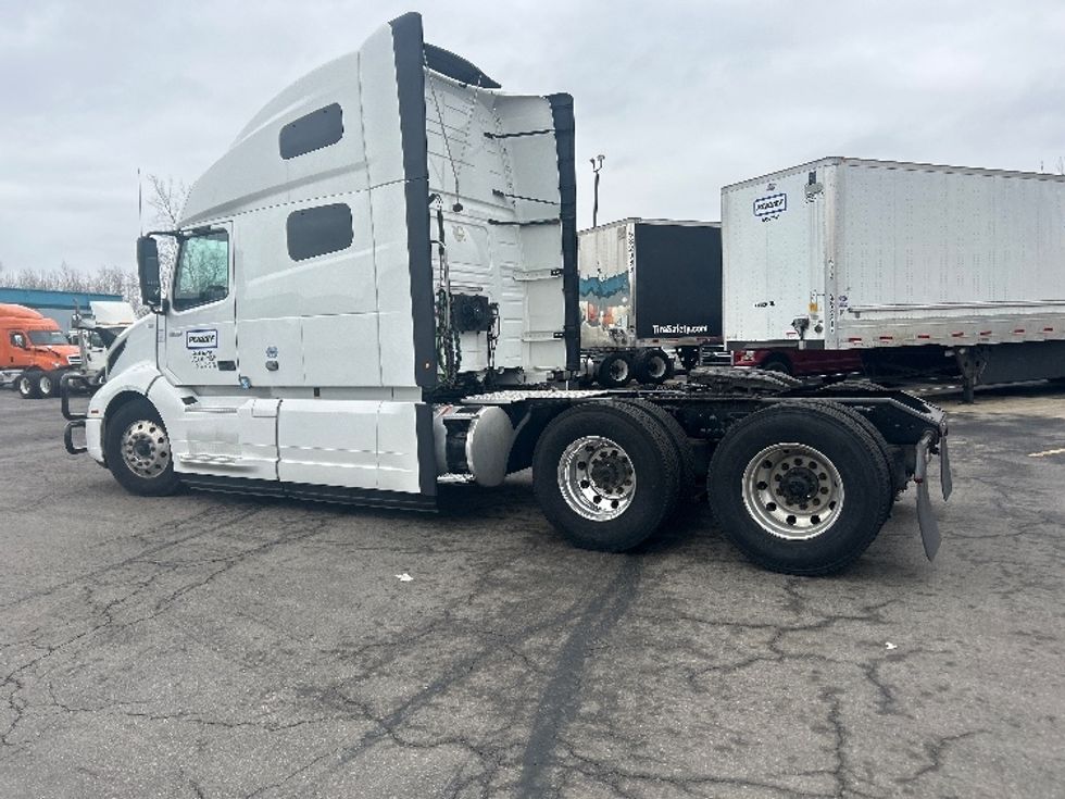 Sleeper Tractor-Heavy Duty Tractors-Volvo-2022-VNL64760-Obetz-OH-493,733\n\t\tmiles-$ 71,000 - Image 5