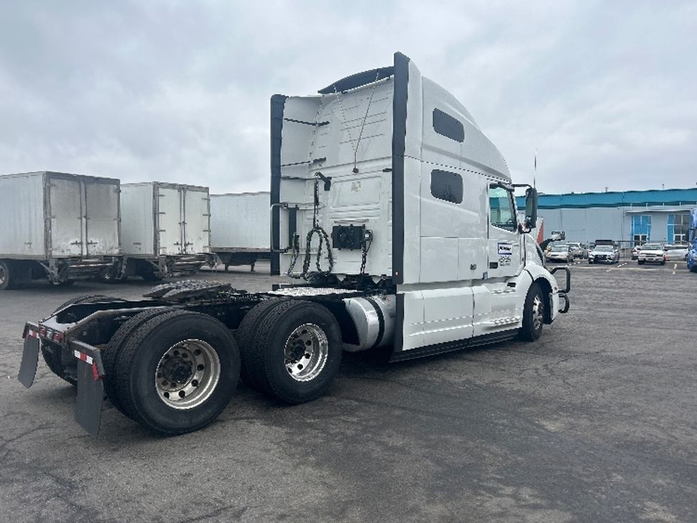 Sleeper Tractor-Heavy Duty Tractors-Volvo-2022-VNL64760-Obetz-OH-493,733\n\t\tmiles-$ 71,000 - Image 7