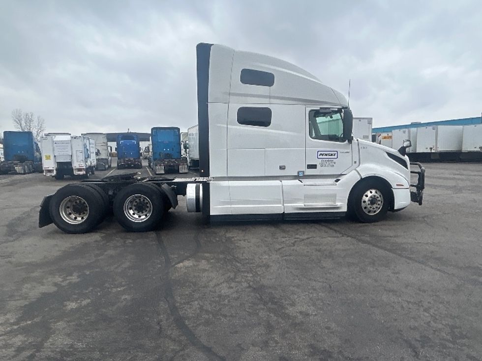 Sleeper Tractor-Heavy Duty Tractors-Volvo-2022-VNL64760-Obetz-OH-493,733\n\t\tmiles-$ 71,000 - Image 8