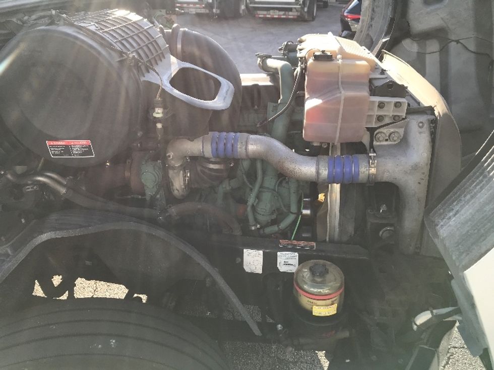 Sleeper Tractor-Heavy Duty Tractors-Volvo-2022-VNL64760-Ocala-FL-381,930\n\t\tmiles-$ 85,000 - Image 20