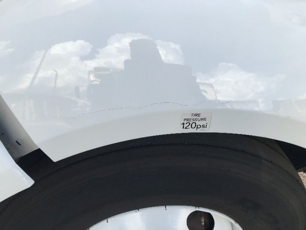 Sleeper Tractor-Heavy Duty Tractors-Volvo-2022-VNL64760-Ocala-FL-381,930\n\t\tmiles-$ 85,000 - Image 27