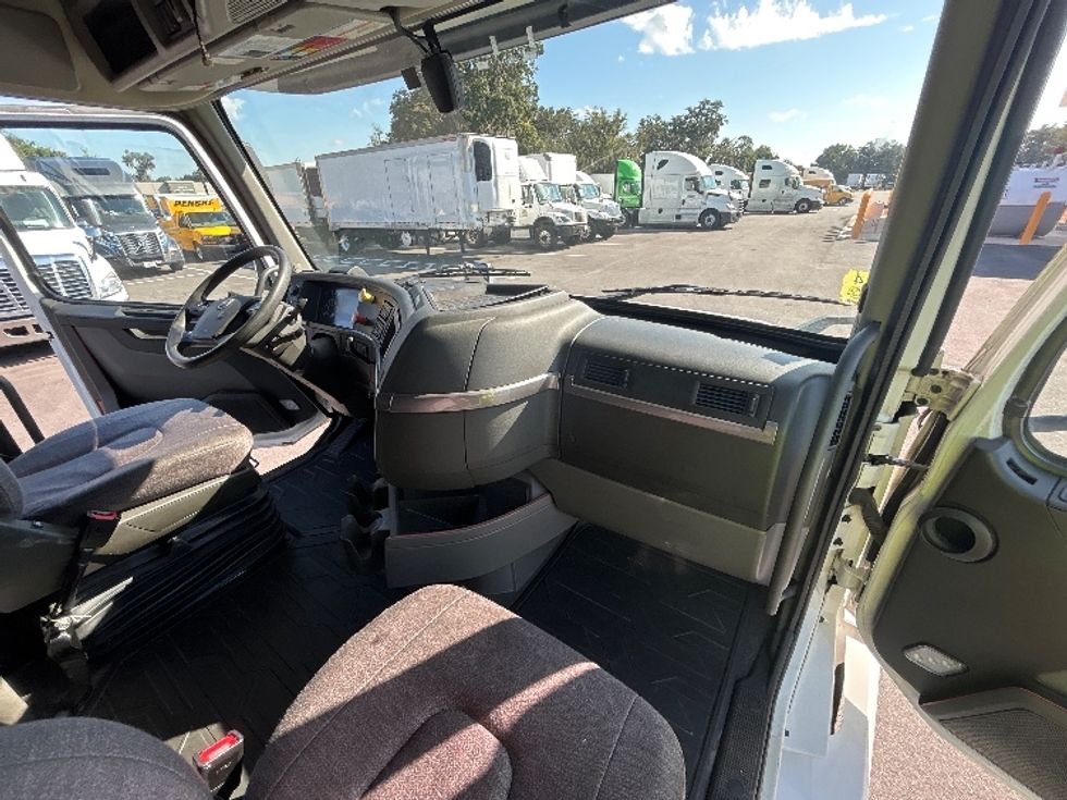 Sleeper Tractor-Heavy Duty Tractors-Volvo-2022-VNL64760-Ocala-FL-533,565\n\t\tmiles-$ 69,500 - Image 15