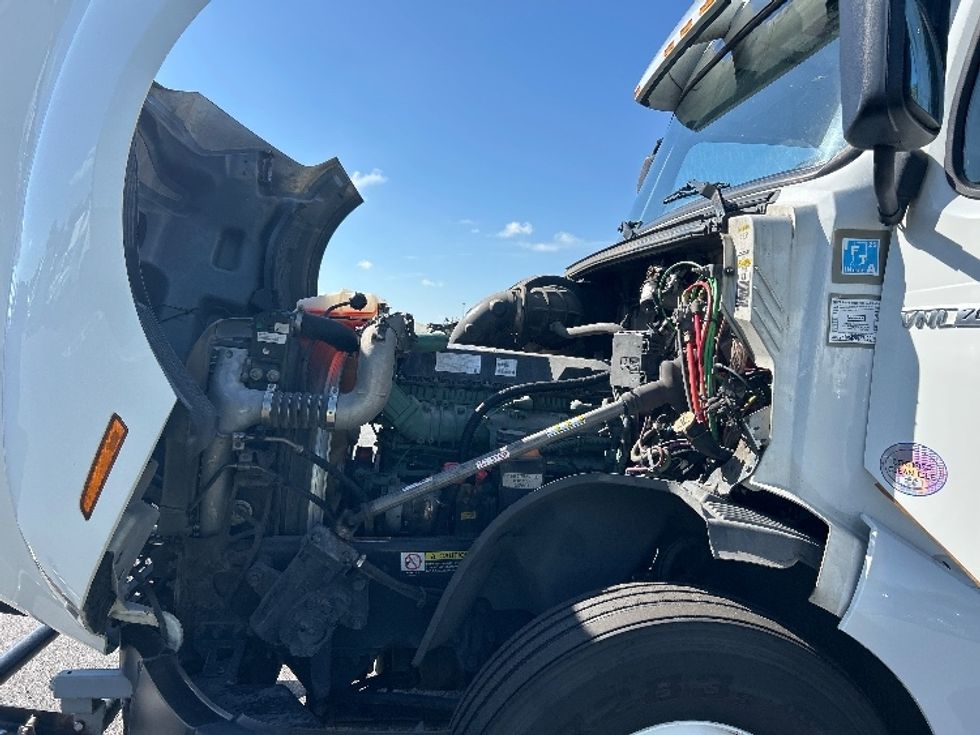 Sleeper Tractor-Heavy Duty Tractors-Volvo-2022-VNL64760-Ocala-FL-533,565\n\t\tmiles-$ 69,500 - Image 21