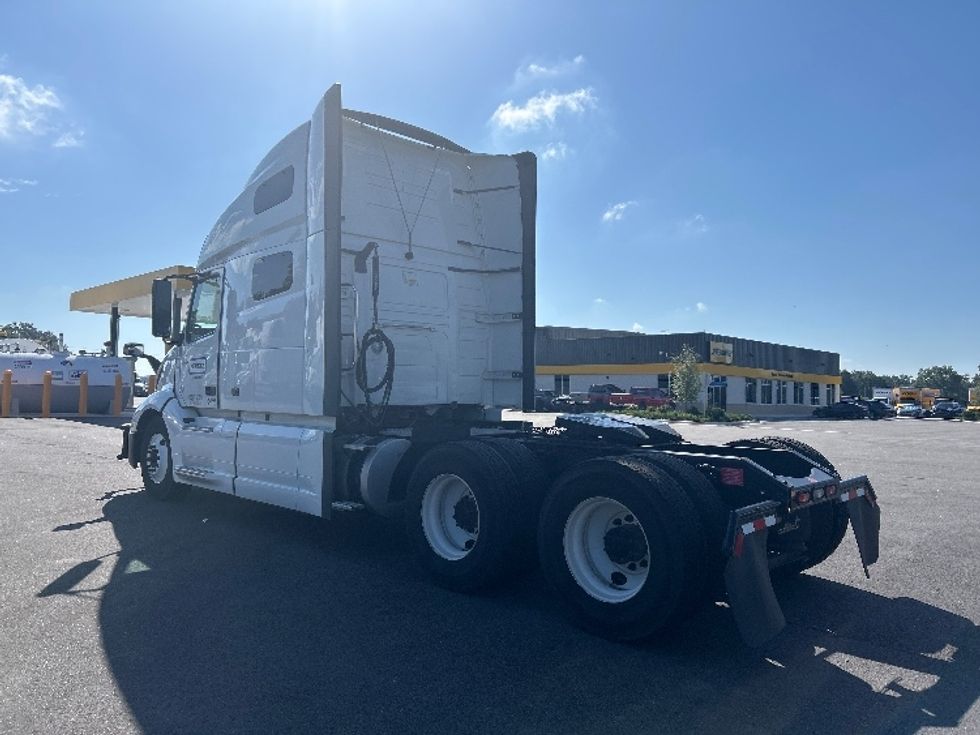 Sleeper Tractor-Heavy Duty Tractors-Volvo-2022-VNL64760-Ocala-FL-533,565\n\t\tmiles-$ 69,500 - Image 5