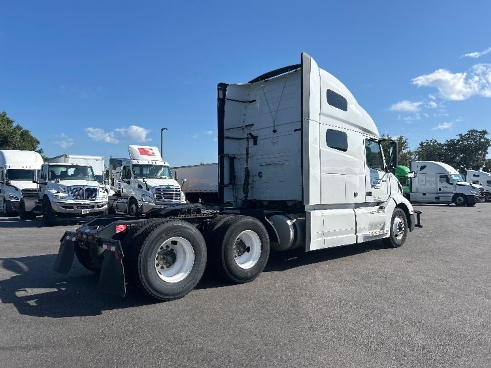 Sleeper Tractor-Heavy Duty Tractors-Volvo-2022-VNL64760-Ocala-FL-533,565\n\t\tmiles-$ 69,500 - Image 7