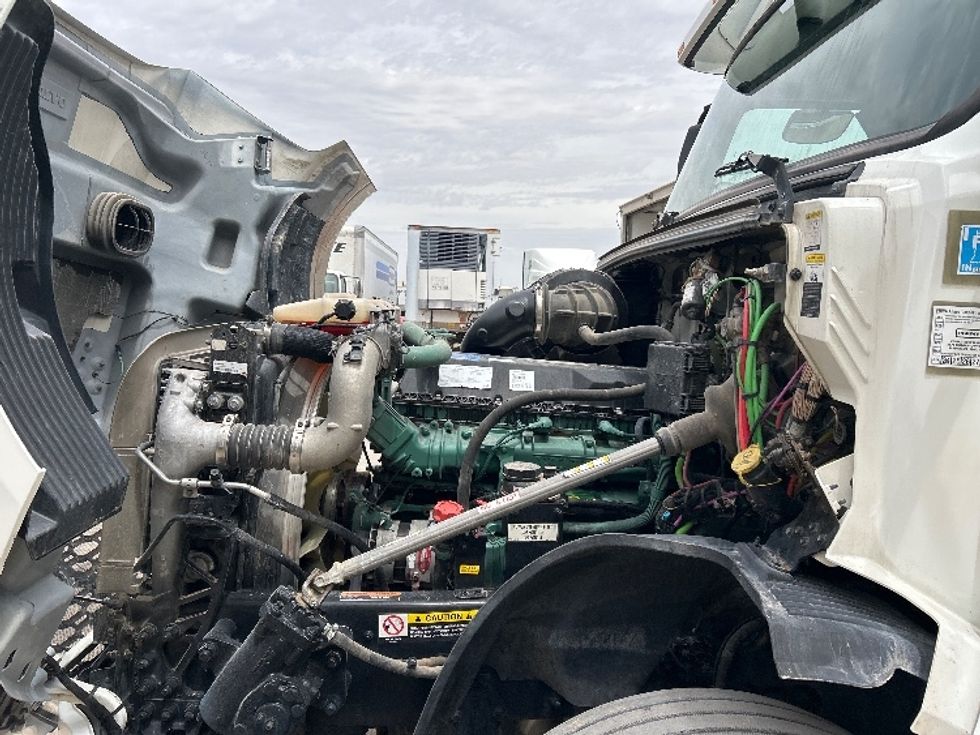 Sleeper Tractor-Heavy Duty Tractors-Volvo-2022-VNL64760-Odessa-TX-348,607\n\t\tmiles-$ 94,750 - Image 21