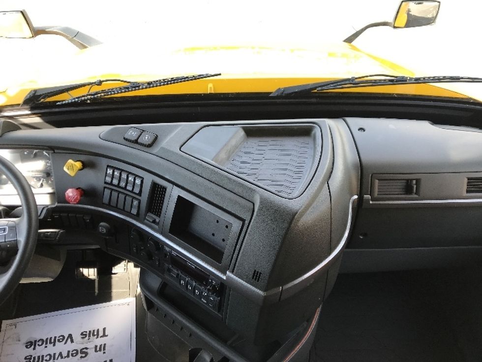 Sleeper Tractor-Heavy Duty Tractors-Volvo-2022-VNL64760-Oklahoma City-OK-395,420\n\t\tmiles-$ 85,000 - Image 12