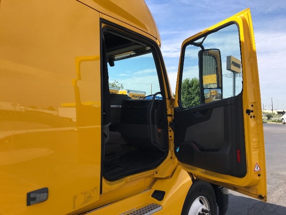 Sleeper Tractor-Heavy Duty Tractors-Volvo-2022-VNL64760-Oklahoma City-OK-395,420\n\t\tmiles-$ 85,000 - Image 13