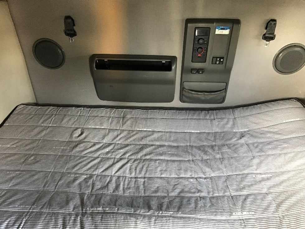 Sleeper Tractor-Heavy Duty Tractors-Volvo-2022-VNL64760-Oklahoma City-OK-395,420\n\t\tmiles-$ 85,000 - Image 16