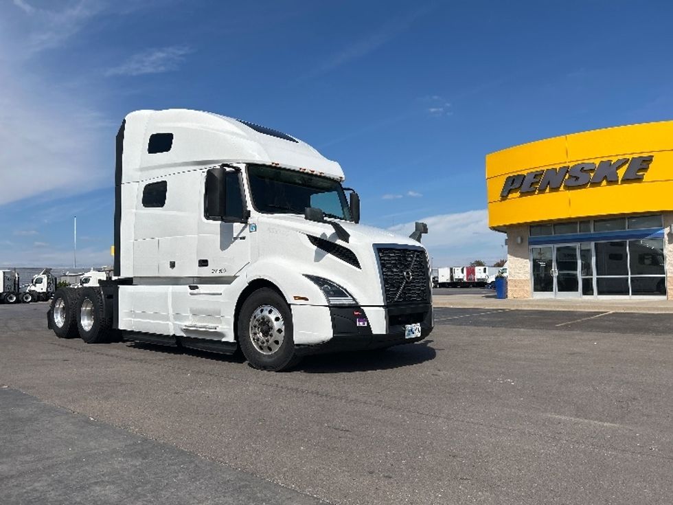 Sleeper Tractor-Heavy Duty Tractors-Volvo-2022-VNL64760-Oklahoma City-OK-435,489\n\t\tmiles-$ 88,000 - Image 1