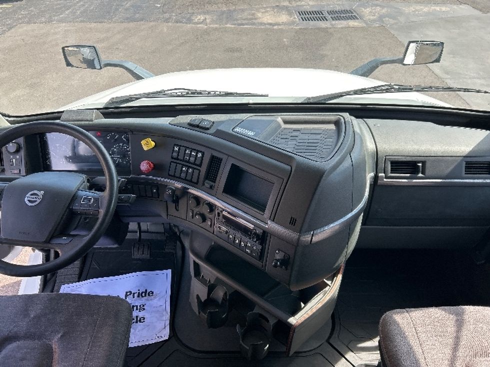 Sleeper Tractor-Heavy Duty Tractors-Volvo-2022-VNL64760-Oklahoma City-OK-435,489\n\t\tmiles-$ 88,000 - Image 12