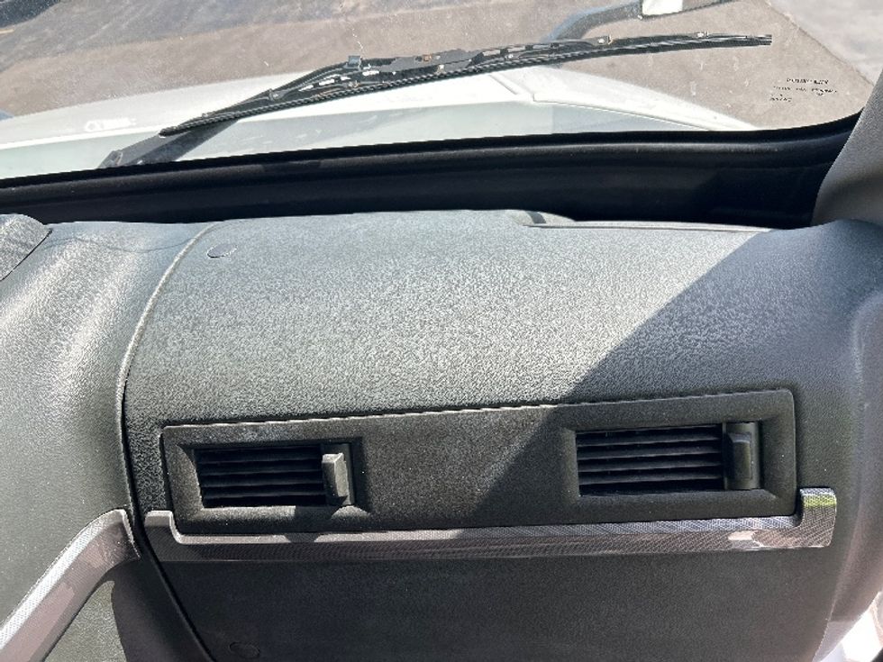 Sleeper Tractor-Heavy Duty Tractors-Volvo-2022-VNL64760-Oklahoma City-OK-435,489\n\t\tmiles-$ 88,000 - Image 14