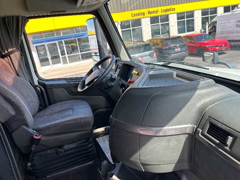 Sleeper Tractor-Heavy Duty Tractors-Volvo-2022-VNL64760-Oklahoma City-OK-435,489\n\t\tmiles-$ 88,000 - Image 15