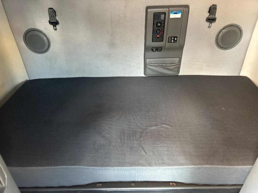 Sleeper Tractor-Heavy Duty Tractors-Volvo-2022-VNL64760-Oklahoma City-OK-435,489\n\t\tmiles-$ 88,000 - Image 16