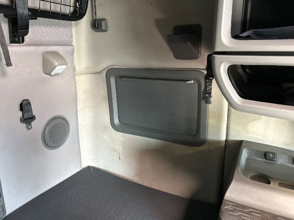 Sleeper Tractor-Heavy Duty Tractors-Volvo-2022-VNL64760-Oklahoma City-OK-435,489\n\t\tmiles-$ 88,000 - Image 17