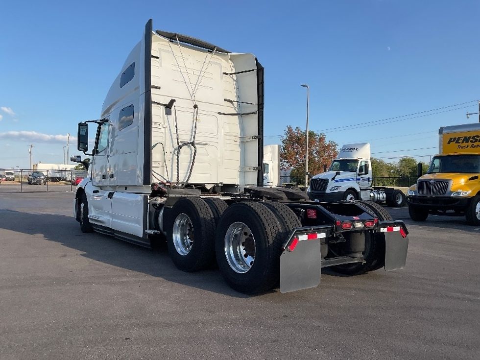 Sleeper Tractor-Heavy Duty Tractors-Volvo-2022-VNL64760-Oklahoma City-OK-435,489\n\t\tmiles-$ 88,000 - Image 5