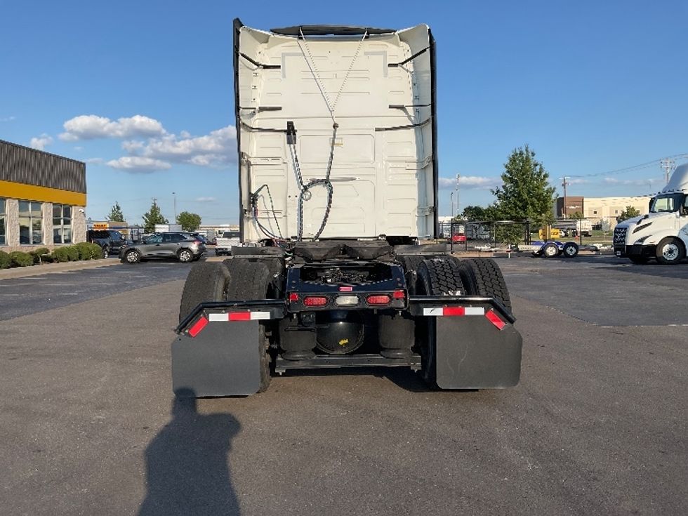 Sleeper Tractor-Heavy Duty Tractors-Volvo-2022-VNL64760-Oklahoma City-OK-435,489\n\t\tmiles-$ 88,000 - Image 6
