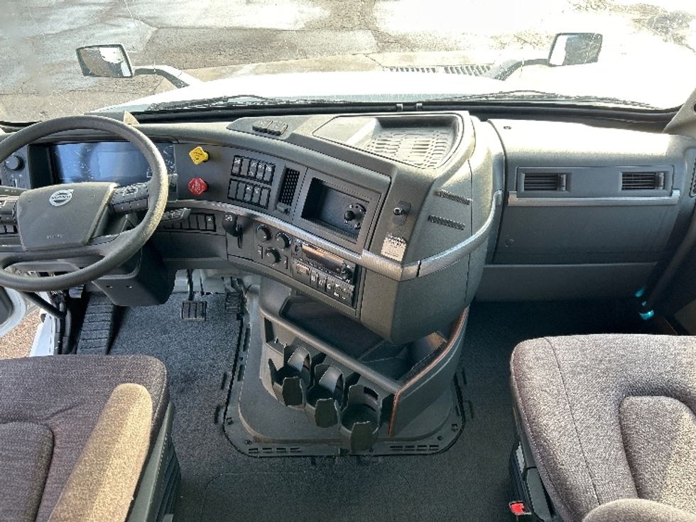 Sleeper Tractor-Heavy Duty Tractors-Volvo-2022-VNL64760-Oklahoma City-OK-481,423\n\t\tmiles-$ 77,500 - Image 12