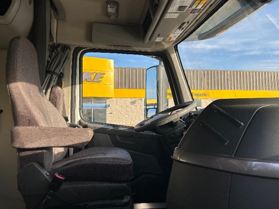 Sleeper Tractor-Heavy Duty Tractors-Volvo-2022-VNL64760-Oklahoma City-OK-481,423\n\t\tmiles-$ 77,500 - Image 15