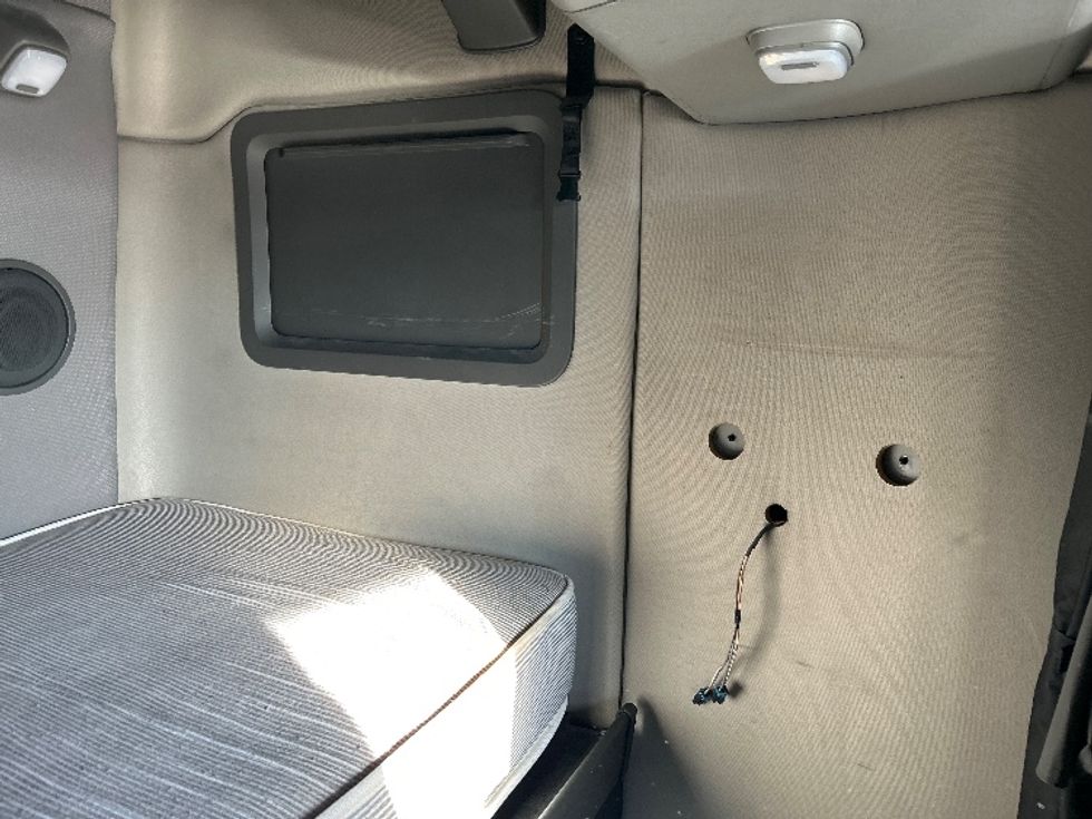 Sleeper Tractor-Heavy Duty Tractors-Volvo-2022-VNL64760-Oklahoma City-OK-481,423\n\t\tmiles-$ 77,500 - Image 18