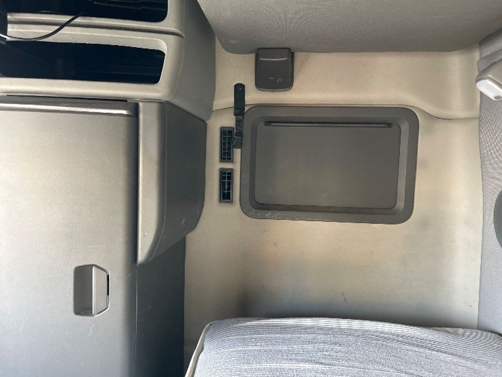 Sleeper Tractor-Heavy Duty Tractors-Volvo-2022-VNL64760-Oklahoma City-OK-481,423\n\t\tmiles-$ 77,500 - Image 19