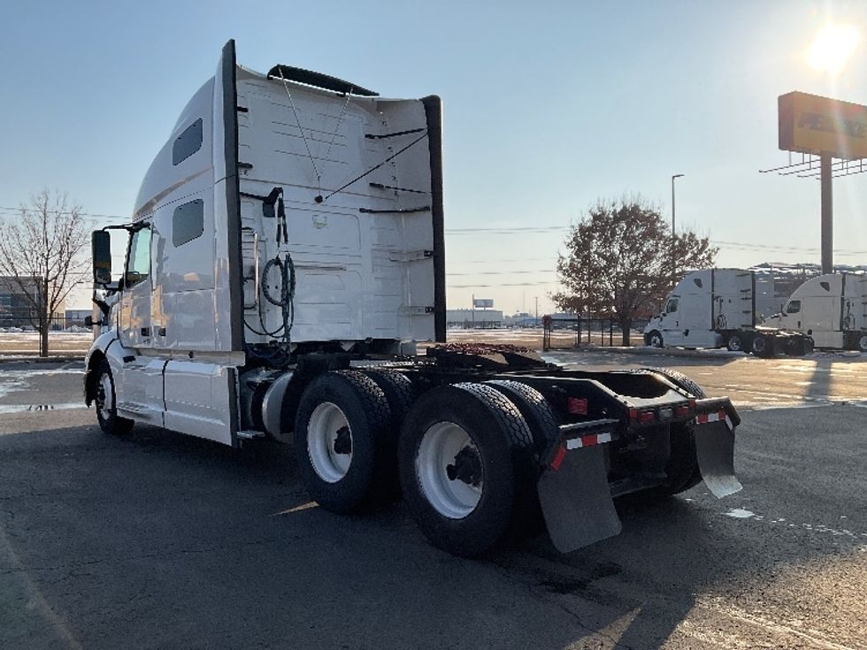 Sleeper Tractor-Heavy Duty Tractors-Volvo-2022-VNL64760-Oklahoma City-OK-481,423\n\t\tmiles-$ 77,500 - Image 5