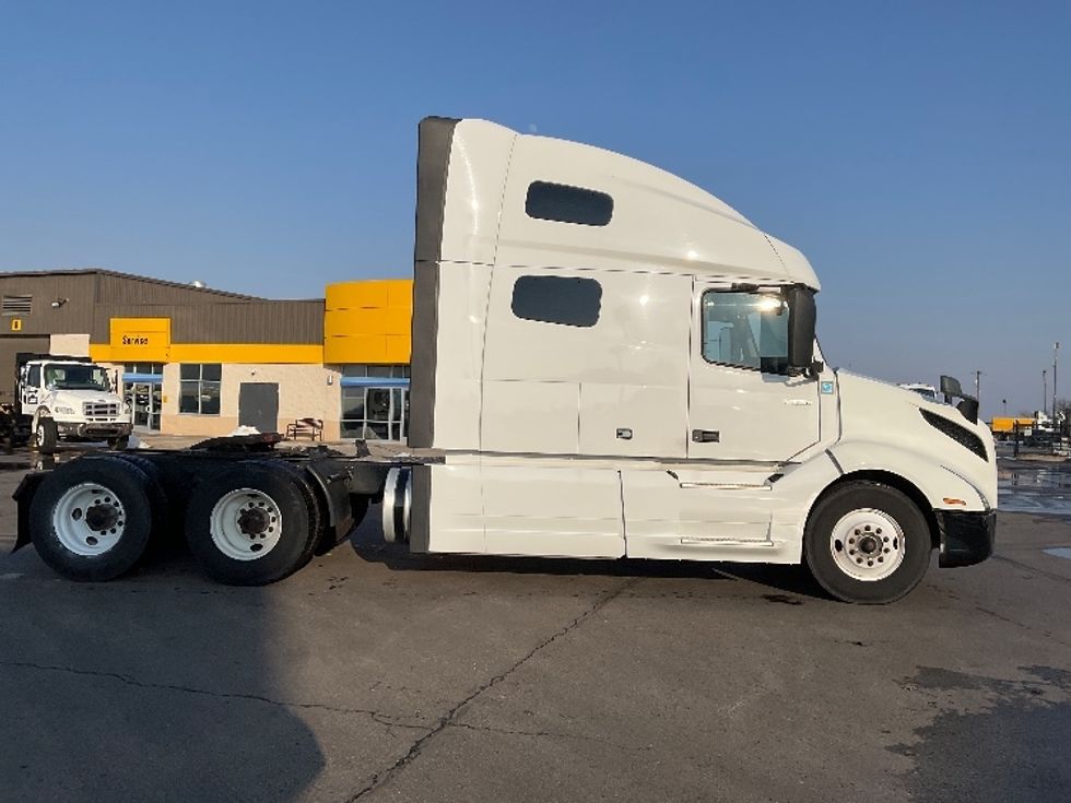 Sleeper Tractor-Heavy Duty Tractors-Volvo-2022-VNL64760-Oklahoma City-OK-481,423\n\t\tmiles-$ 77,500 - Image 8