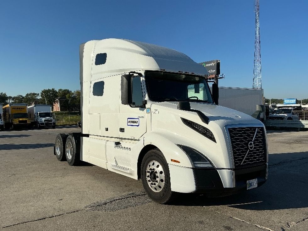 Sleeper Tractor-Heavy Duty Tractors-Volvo-2022-VNL64760-Omaha-NE-357,760\n\t\tmiles-$ 89,000 - Image 1