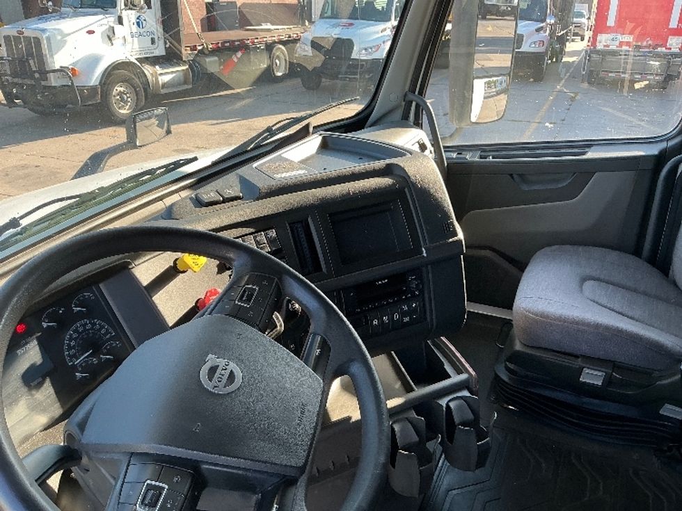 Sleeper Tractor-Heavy Duty Tractors-Volvo-2022-VNL64760-Omaha-NE-357,760\n\t\tmiles-$ 89,000 - Image 10