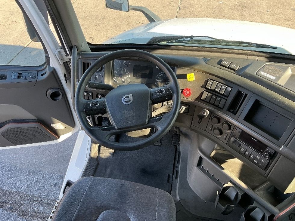 Sleeper Tractor-Heavy Duty Tractors-Volvo-2022-VNL64760-Omaha-NE-357,760\n\t\tmiles-$ 89,000 - Image 11