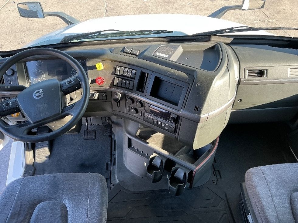 Sleeper Tractor-Heavy Duty Tractors-Volvo-2022-VNL64760-Omaha-NE-357,760\n\t\tmiles-$ 89,000 - Image 12