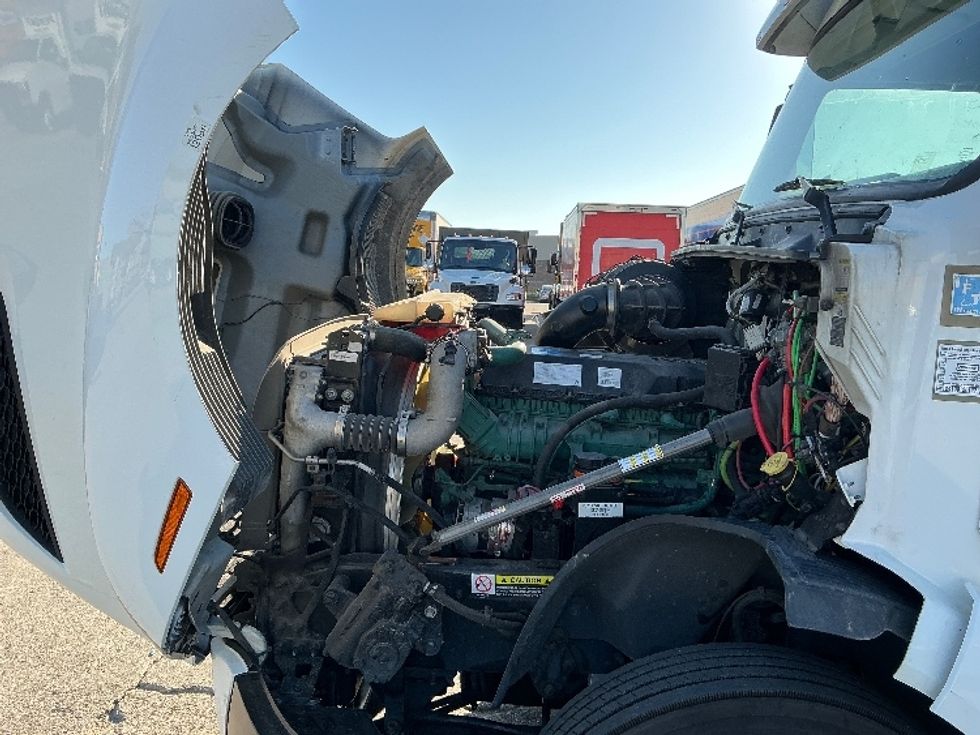 Sleeper Tractor-Heavy Duty Tractors-Volvo-2022-VNL64760-Omaha-NE-357,760\n\t\tmiles-$ 89,000 - Image 21