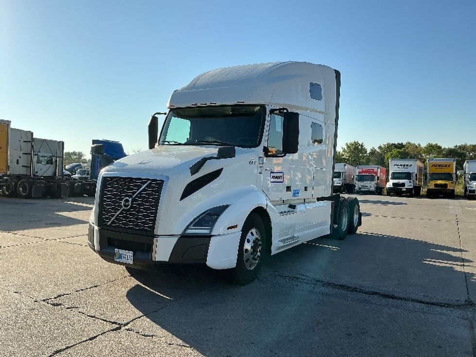 2022 Volvo Truck VNL photo 3