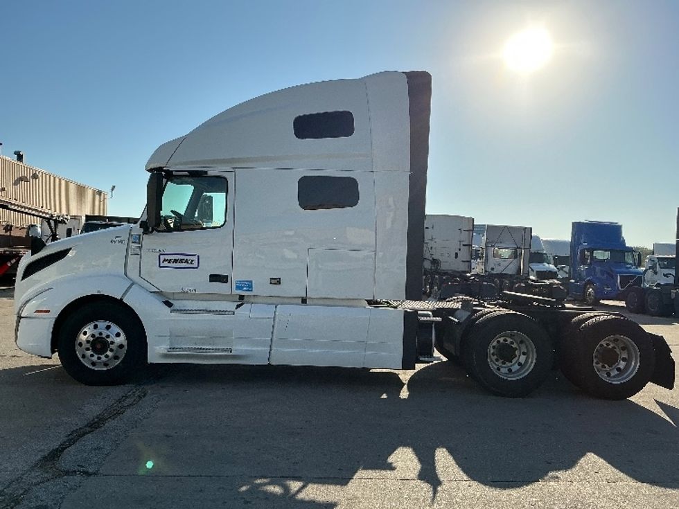 2022 Volvo Truck VNL photo 4